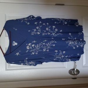 Flowey maternity top